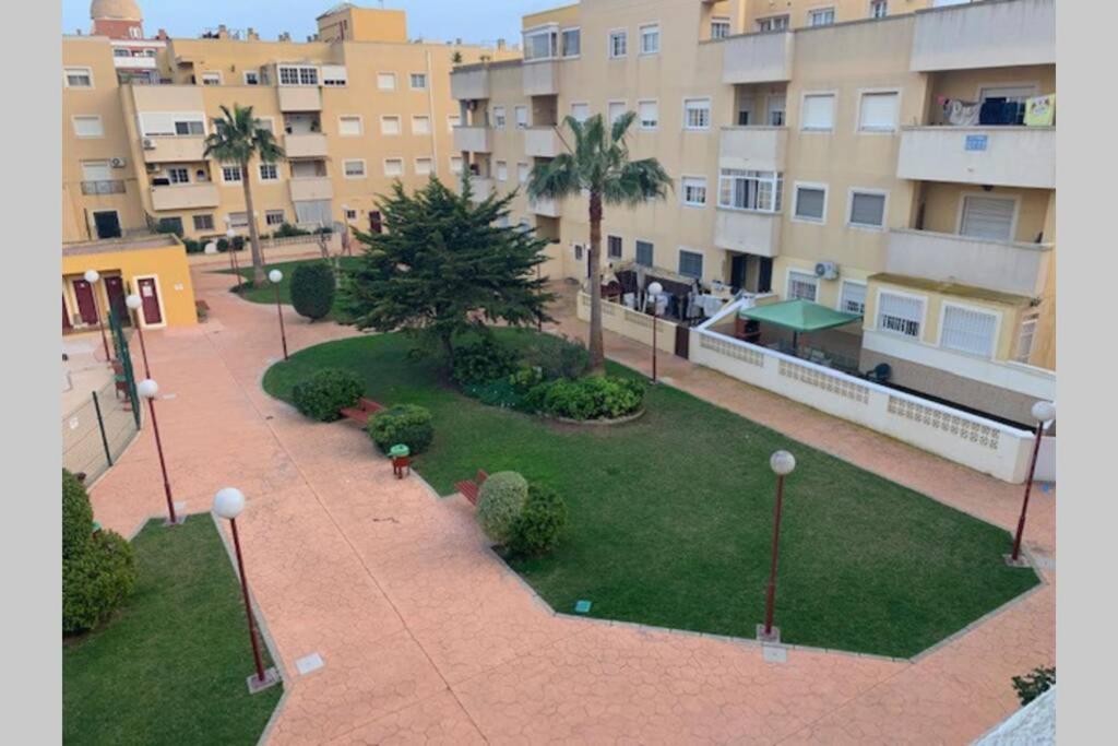 Apartamento 3 Dormitorios En La Playa De Almeria. Roquetas de Mar Exterior photo
